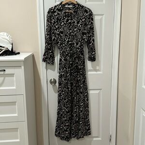 Zara maxi Dress, XXL, Black and white print, gently used.